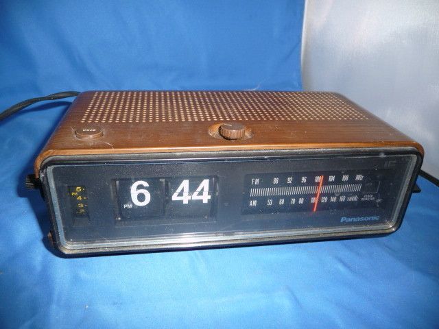 Vintage Panasonic Flip Clock AM/FM Radio Model RC 6253 Great  
